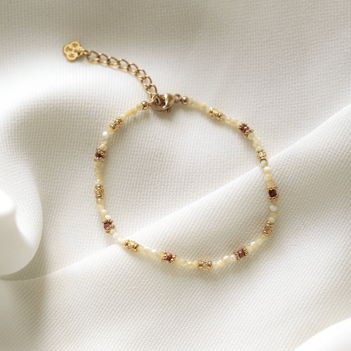 Pulsera de Nácar Blanco Natural | Acero Inoxidable Dorado