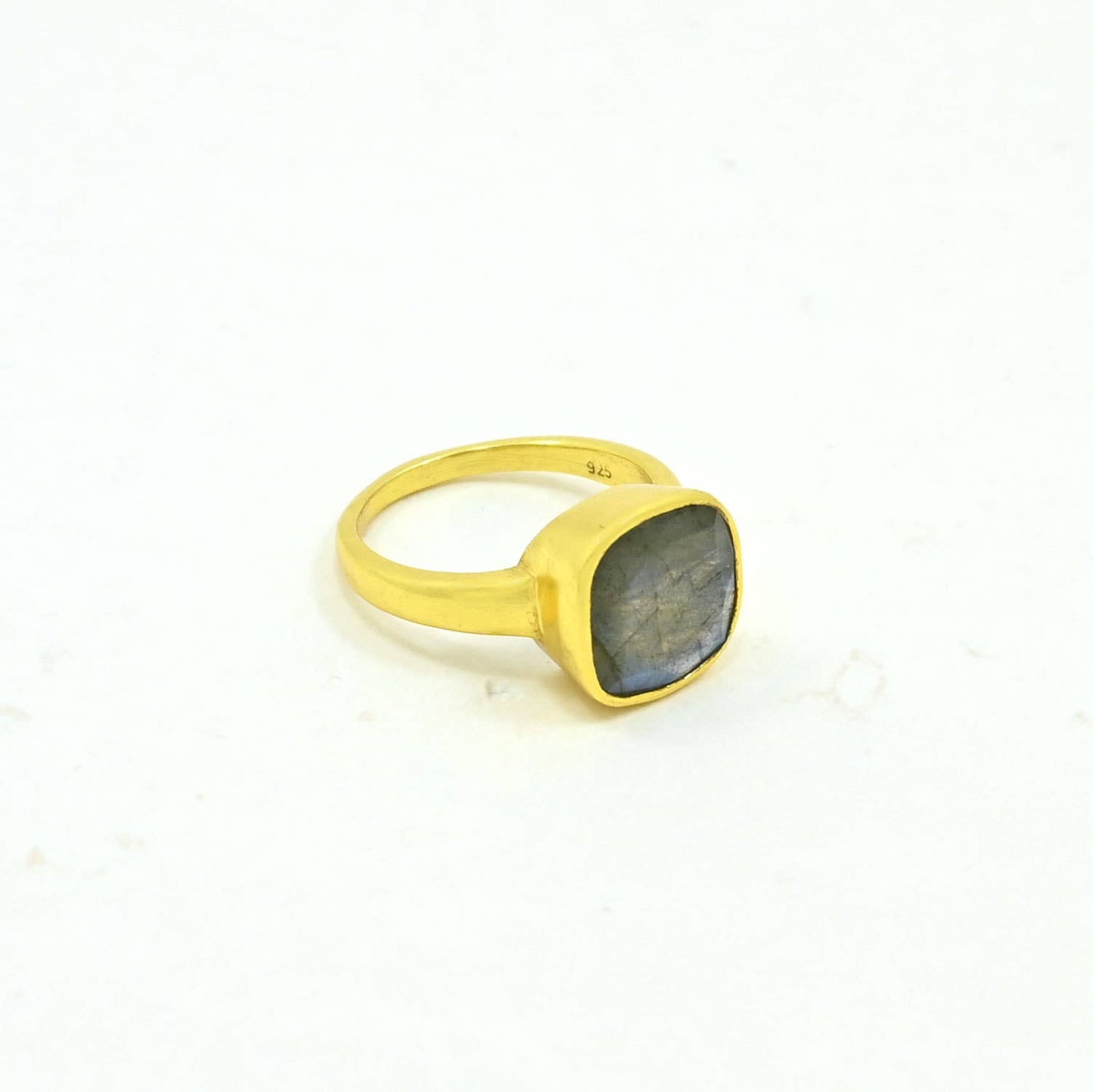 Anillo Lavinia de Plata baño en Oro - Labradorita