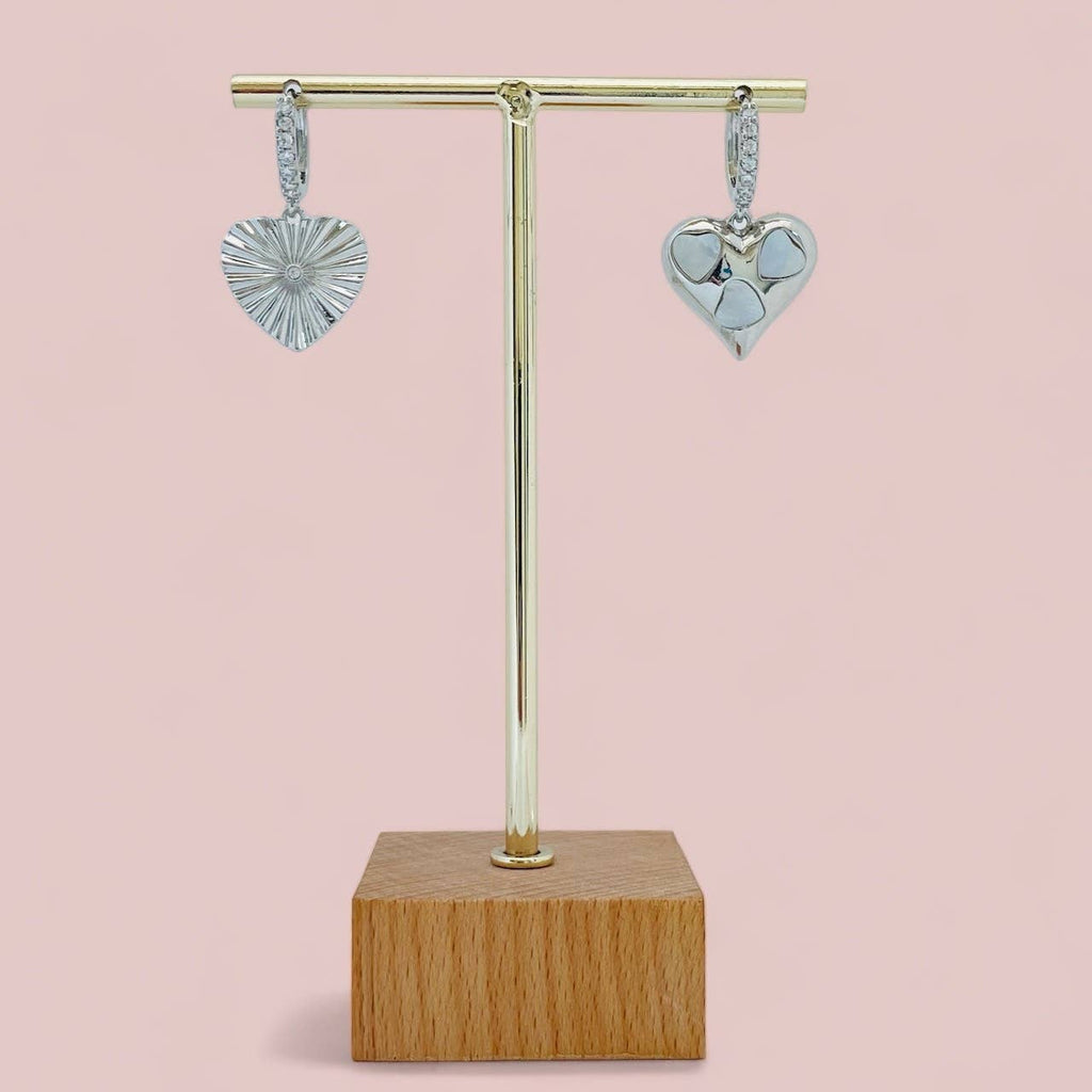 Pendientes de aro pequeños con forma de corazón nacarado