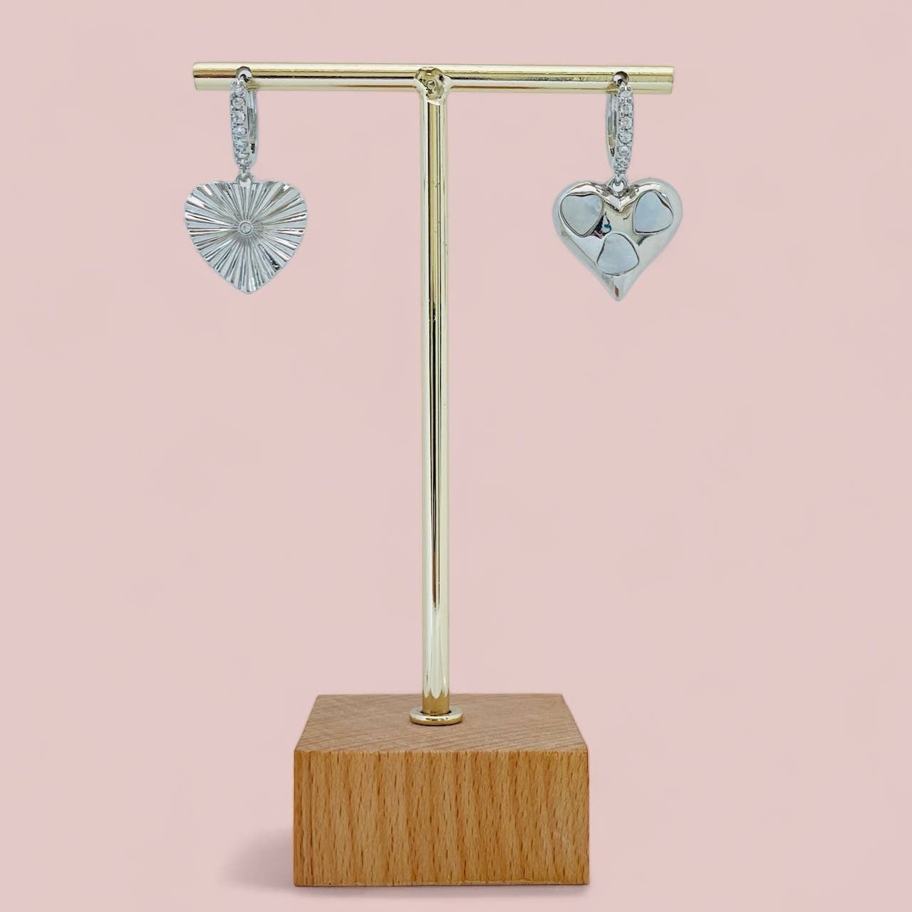 Pendientes de aro pequeños con forma de corazón nacarado