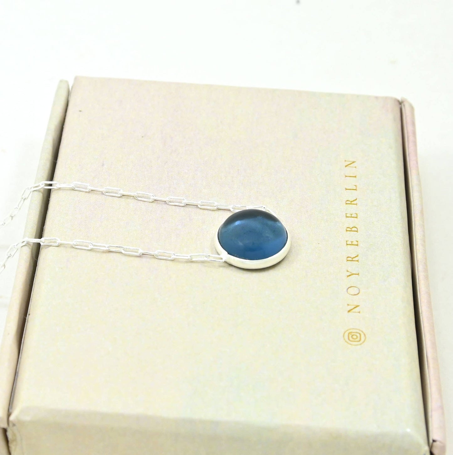 COLLAR DE PIEDRA PRECIOSA REDONDA IOLITA AZUL