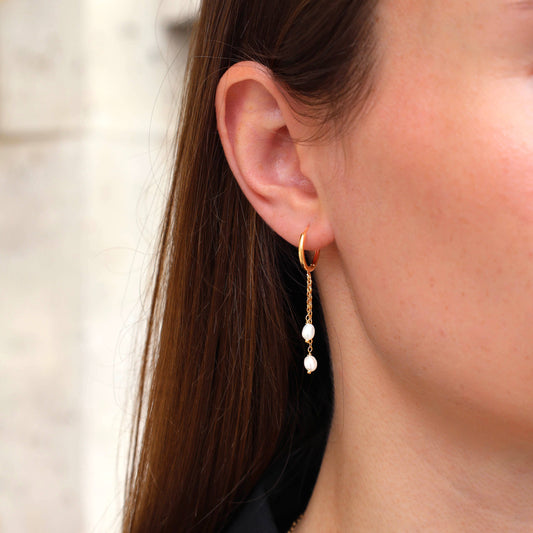 Pendientes de aro con colgantes de cadenas y perlas