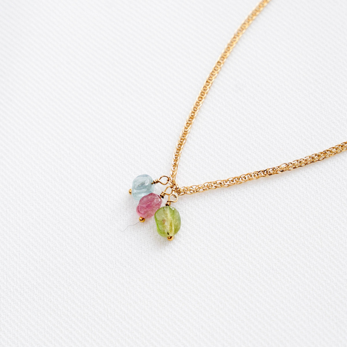 Collar de Turmalina Natural Multicolor con Colgantes en Acero Inoxidable