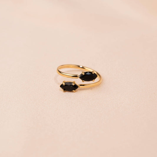 Anillo Dorado Ajustable con Dos Piedras Negras en Acero Inoxidable