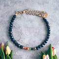 Pulsera de perlas azul medianoche y arcoíris, pulsera de piedras