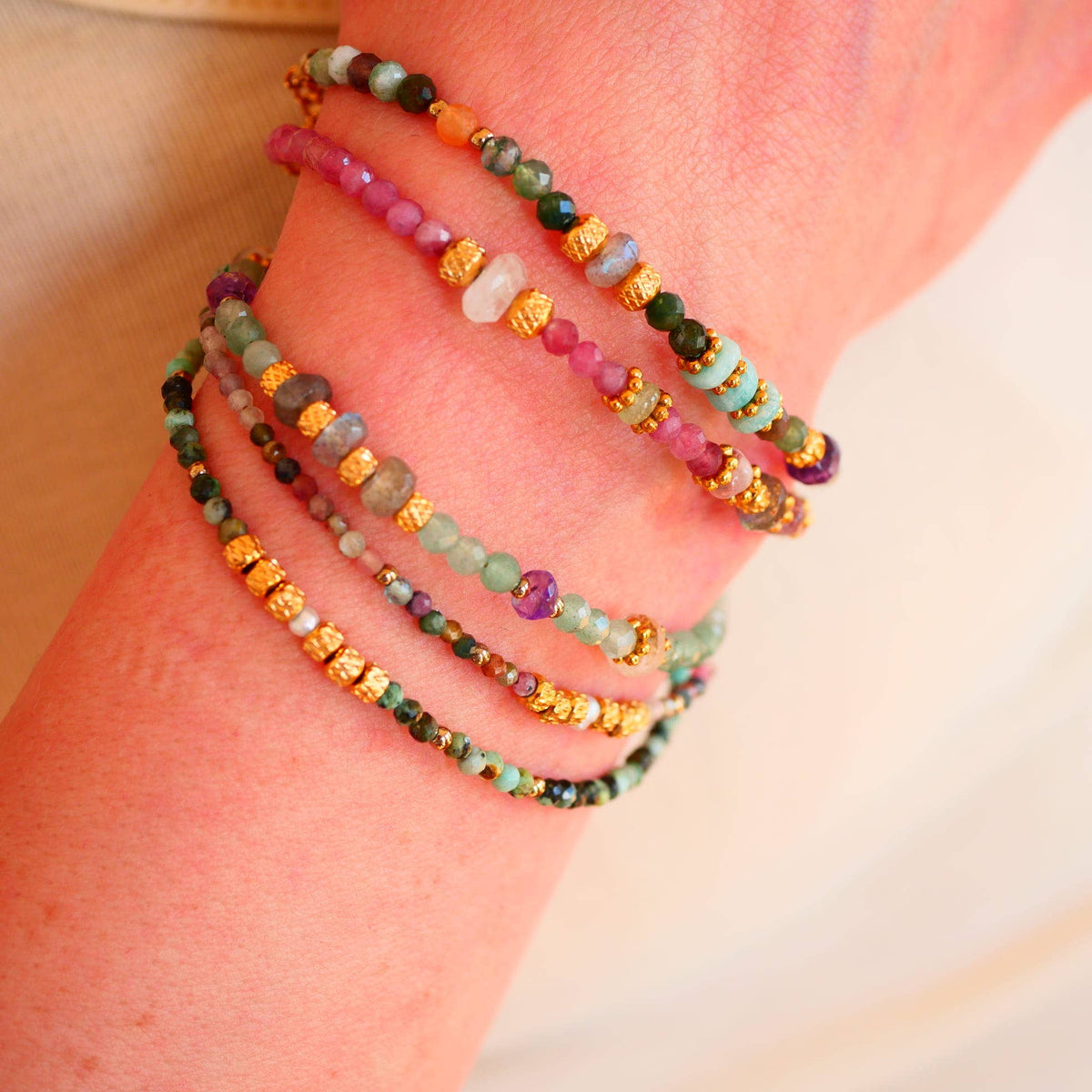Pulsera Pallav de Turmalina Rosa, Piedra Luna Arcoíris y Turmalina Verde