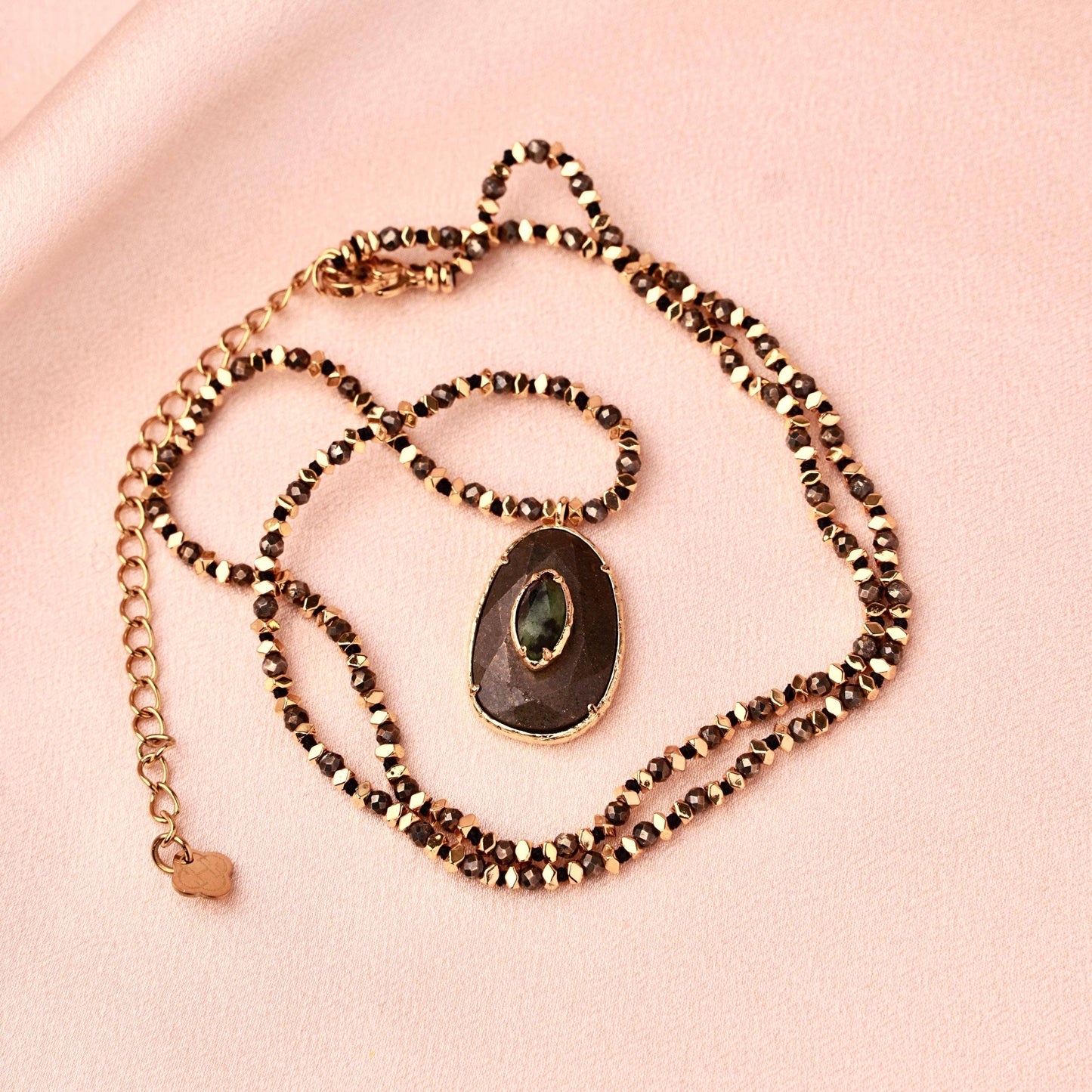 Collar de perlas grises de piedra natural labradorita