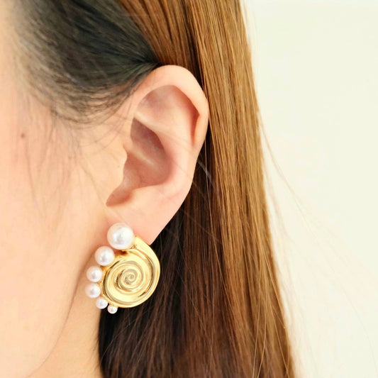 Pendientes de concha perlada de acero inoxidable dorado