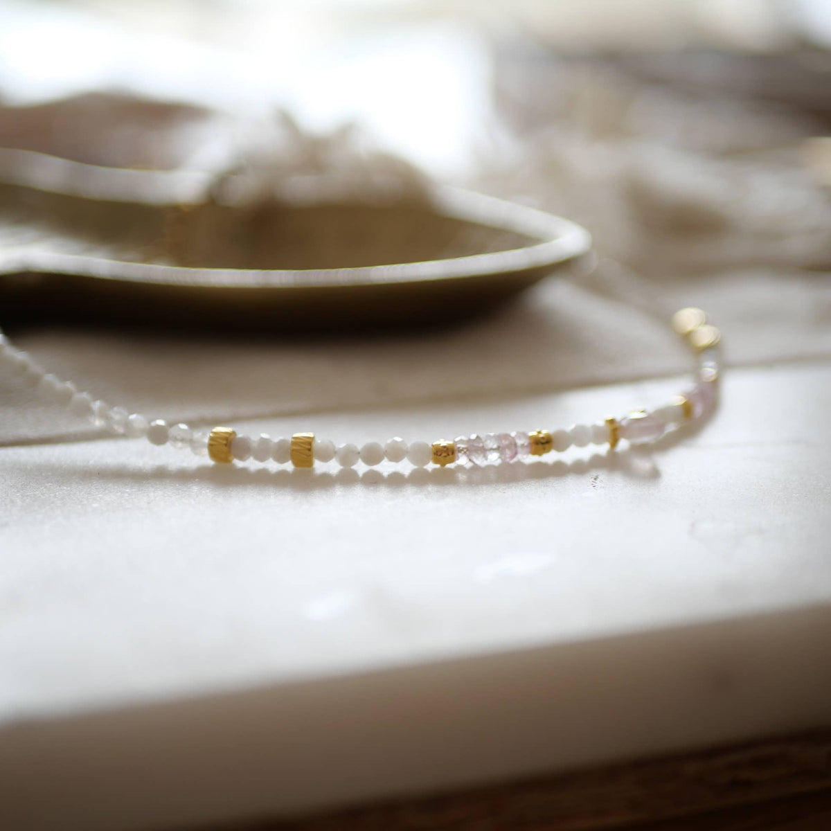 Collar Kanti de Morganita, Piedra Luna y Cuarzo Rosa