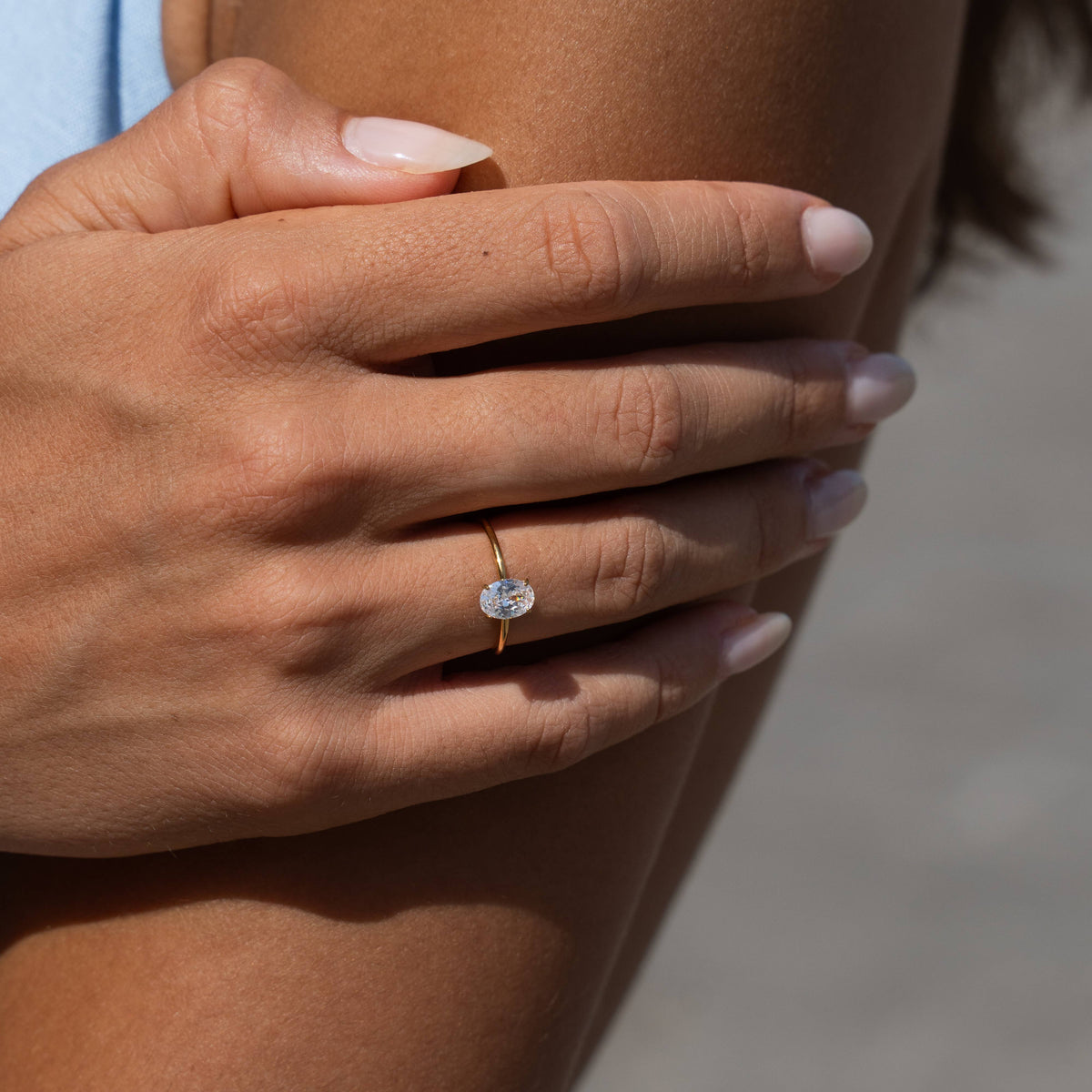 Anillo solitario ovalado de circonio / anillo ajustable