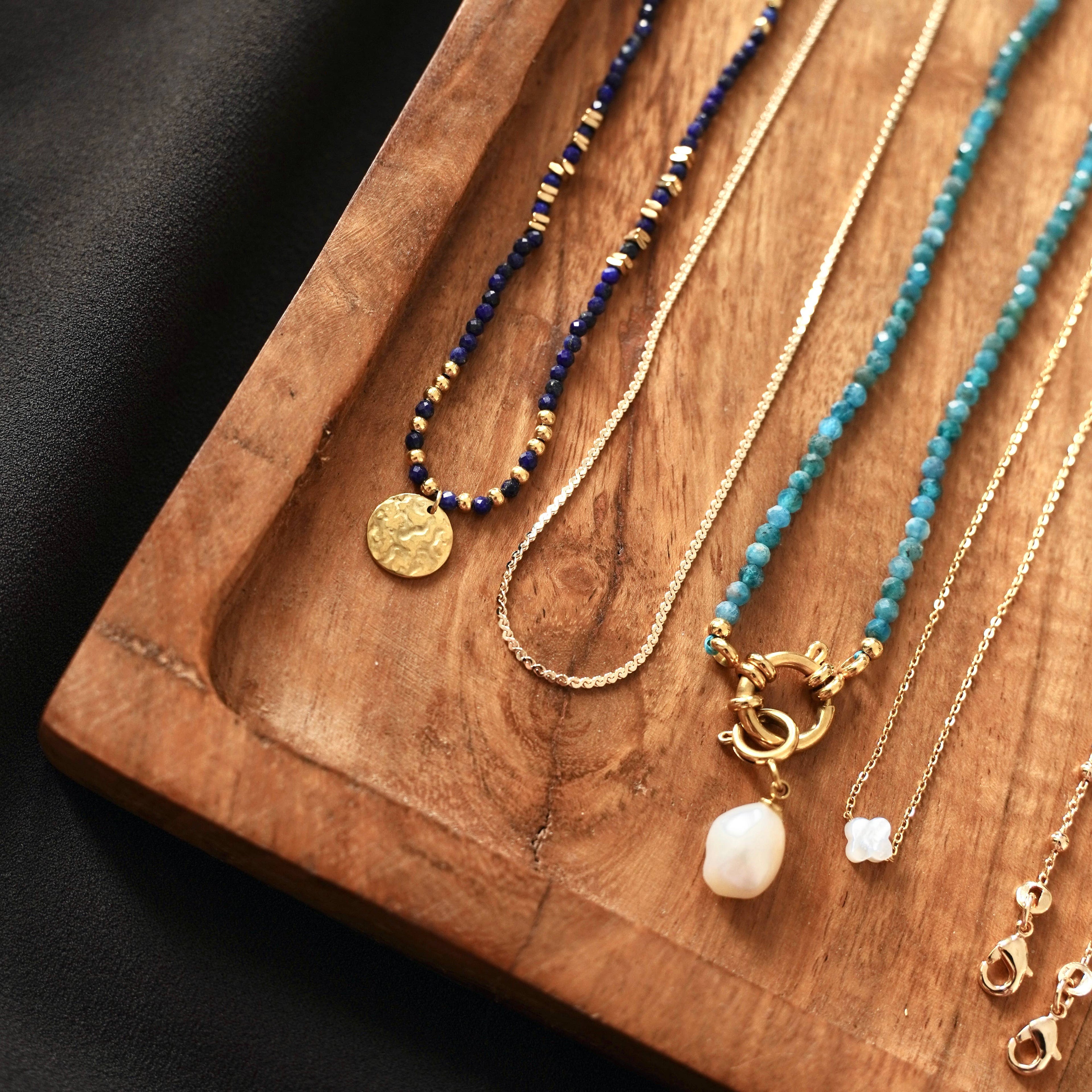 Collar de perlas de piedra natural