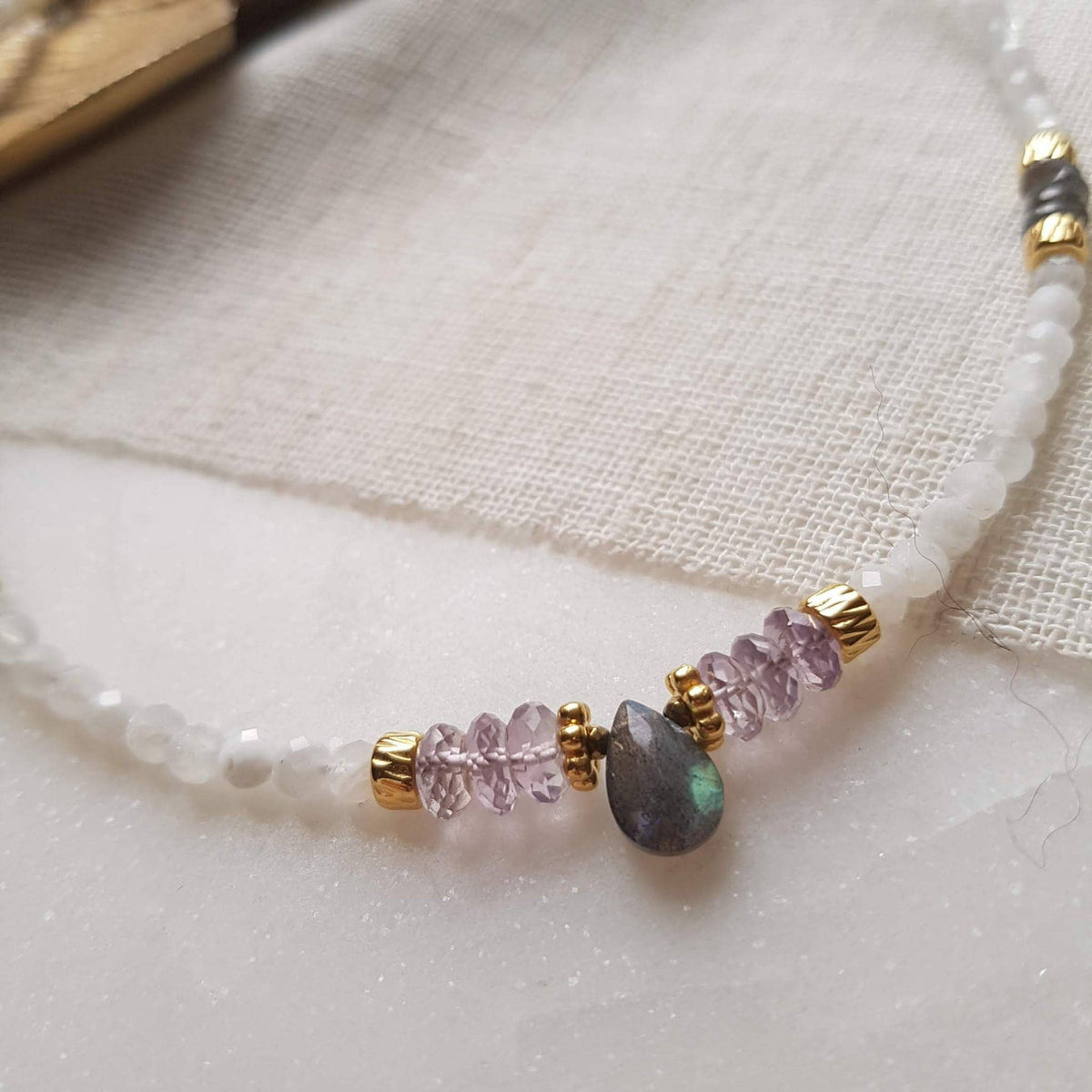 Collar de acero inoxidable con piedra lunar y labradorita - CHANADRA