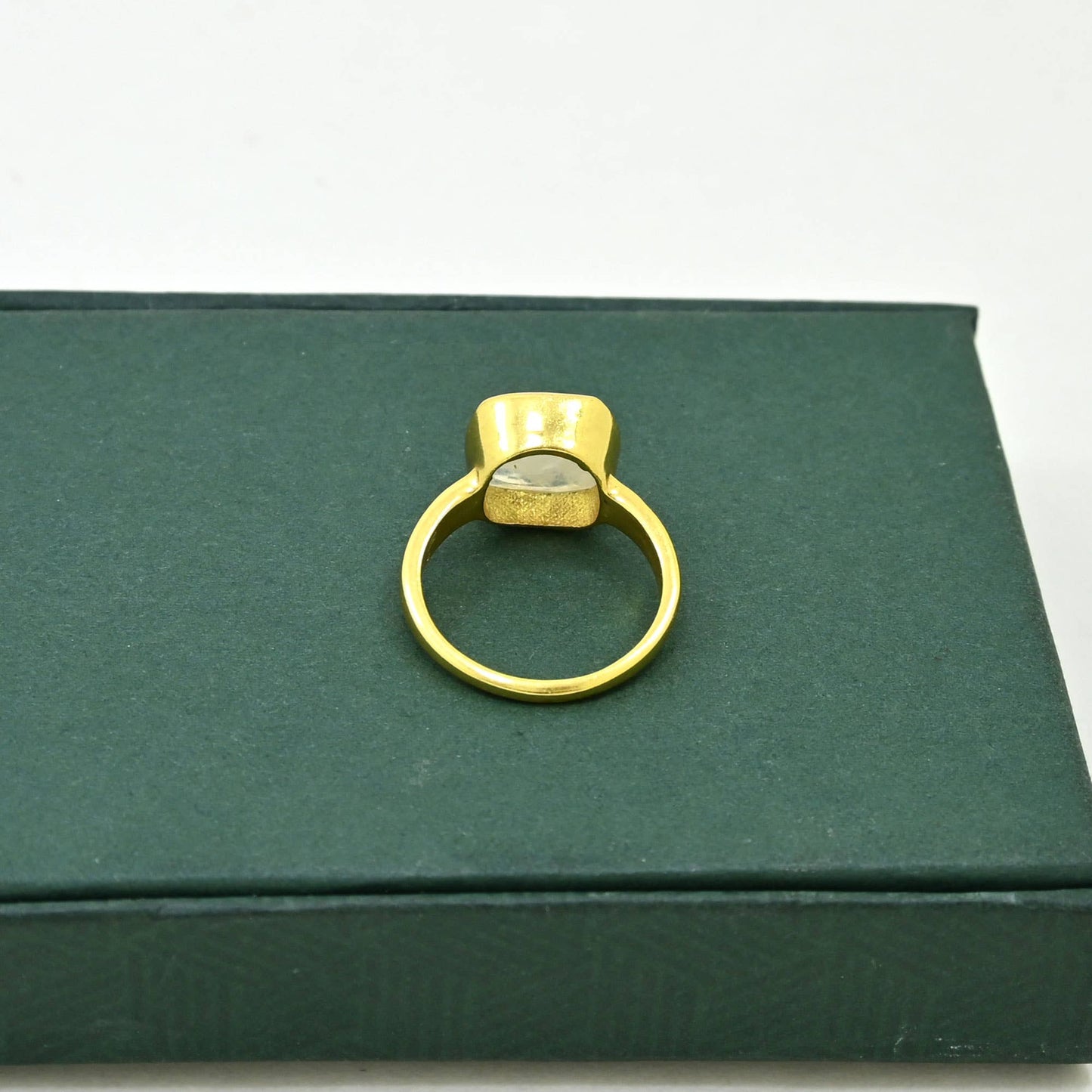 Anillo Lavinia de Plata Bañada en Oro - Piedra Lunar