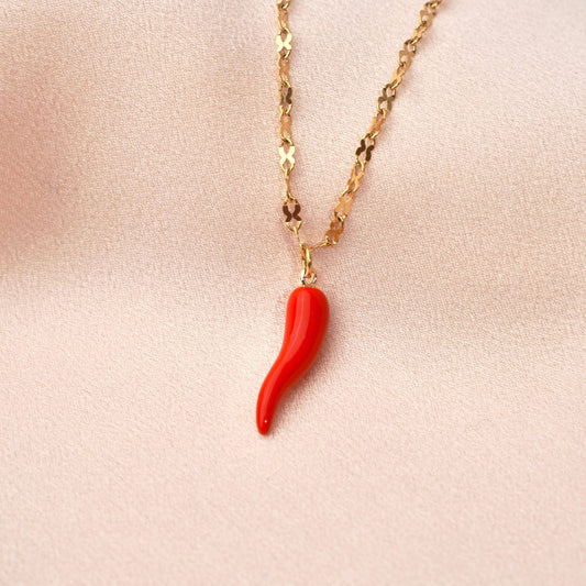 Collar de pimiento rojo con cadena de acero