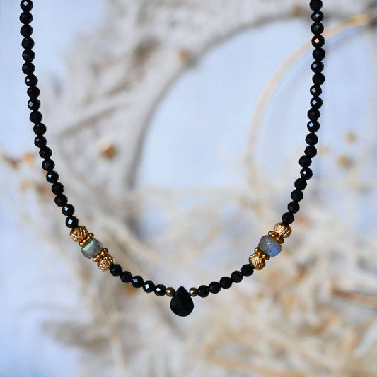 Collar Kala Raksha - Espinela Negra, Ónix, Labradorita