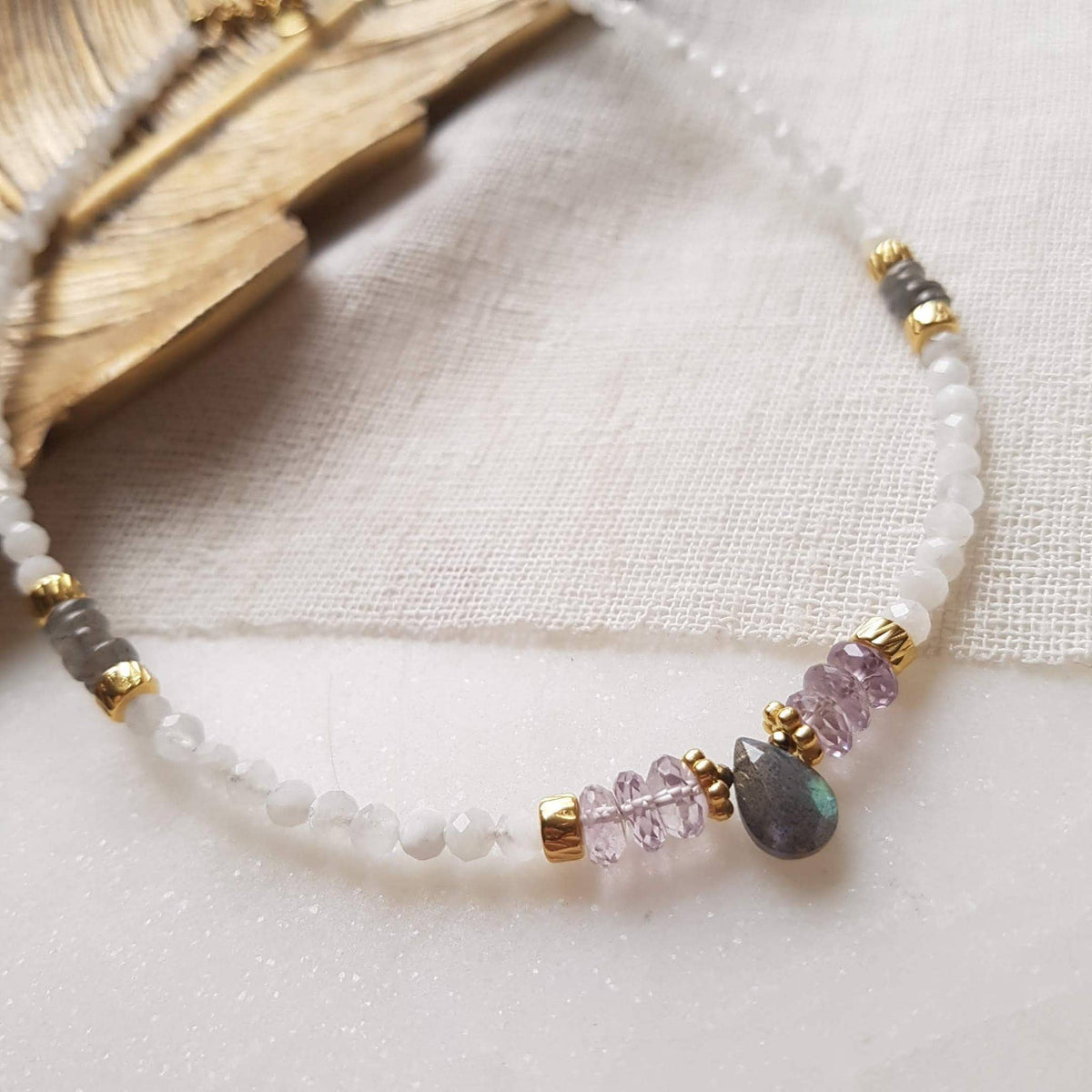Collar de acero inoxidable con piedra lunar y labradorita - CHANADRA