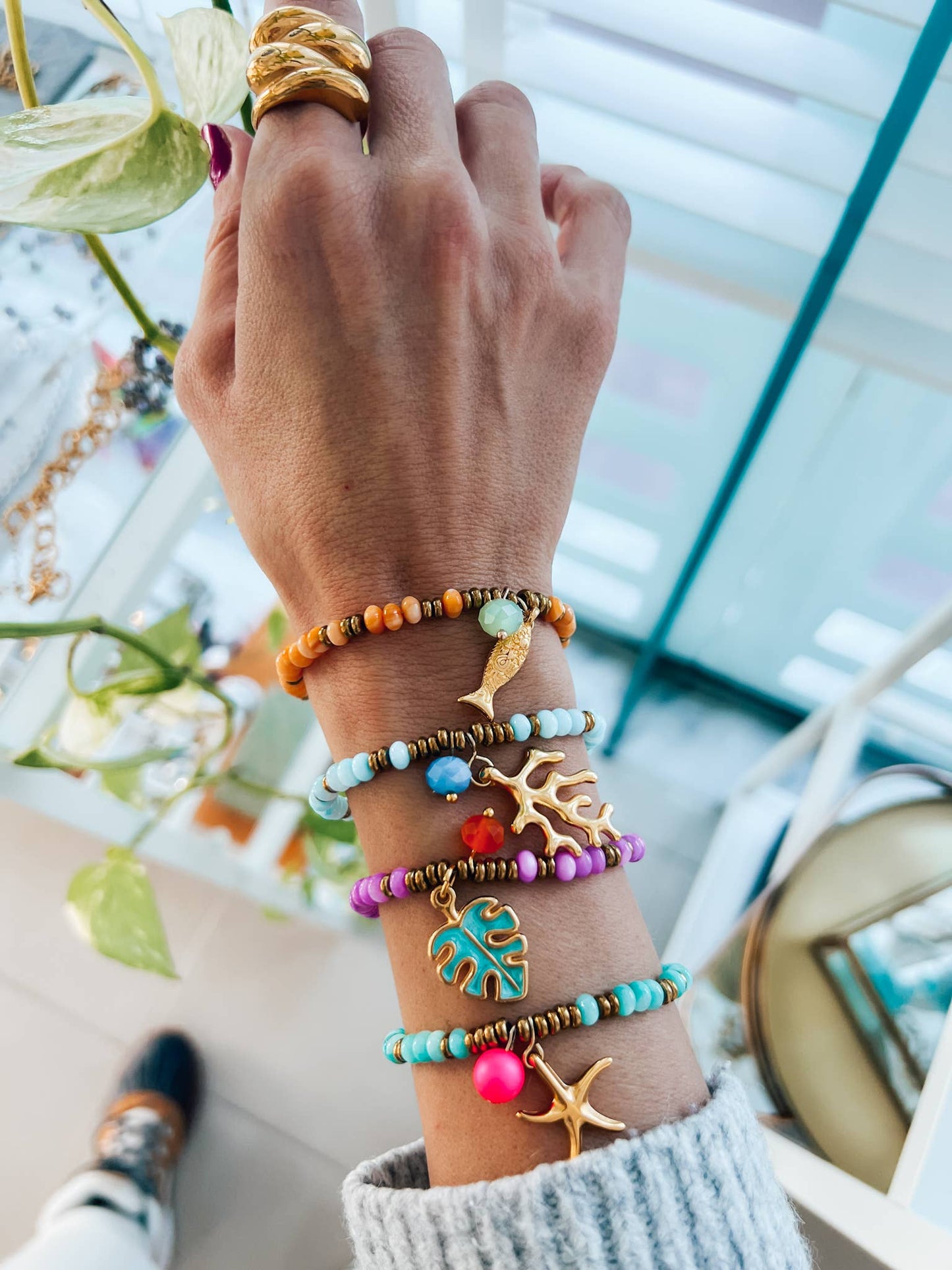 Colgantes de verano: pulseras exóticas en varios colores