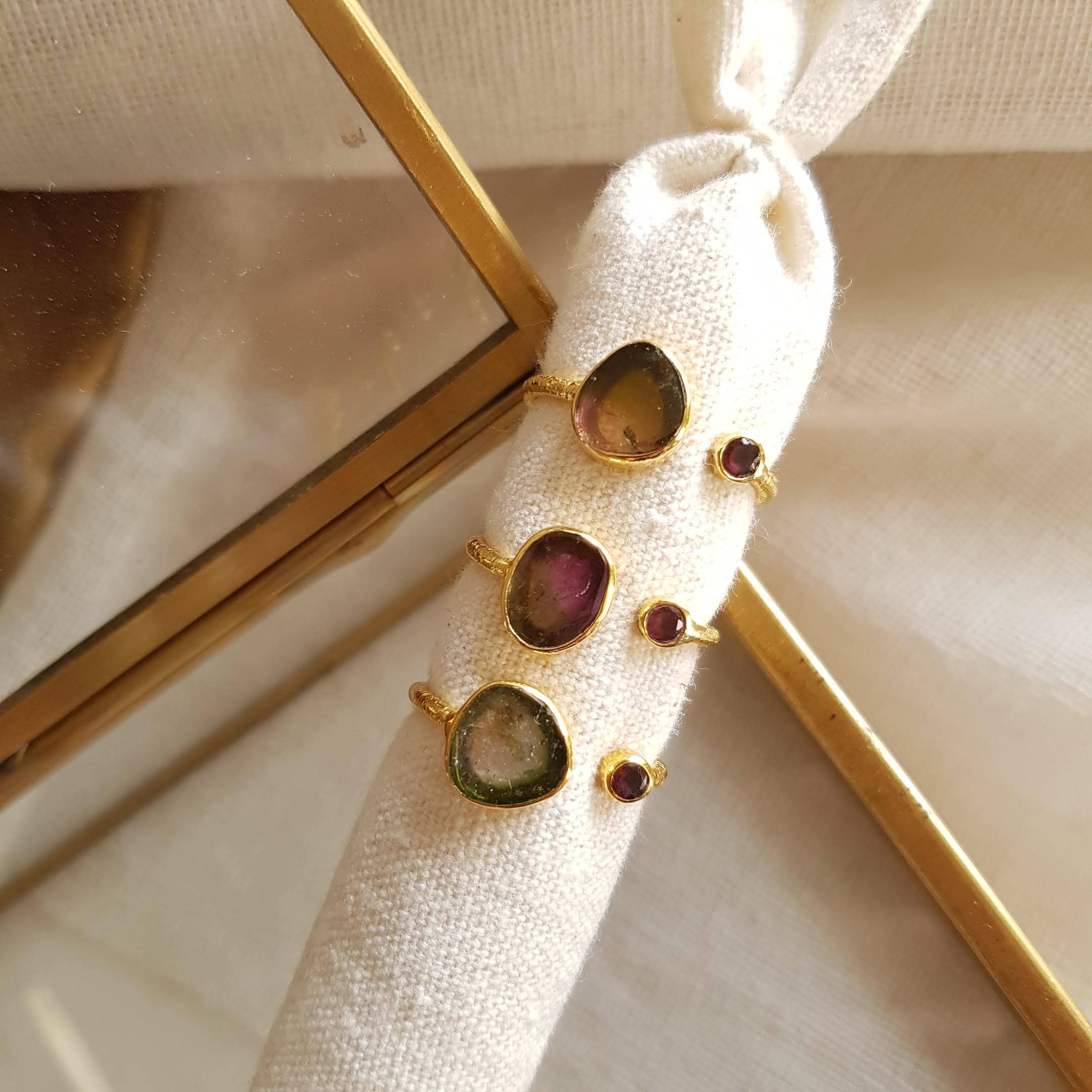 ANILLO DEVA AJUSTABLE CON TURMALINA MELÓN Y CIRCONITA