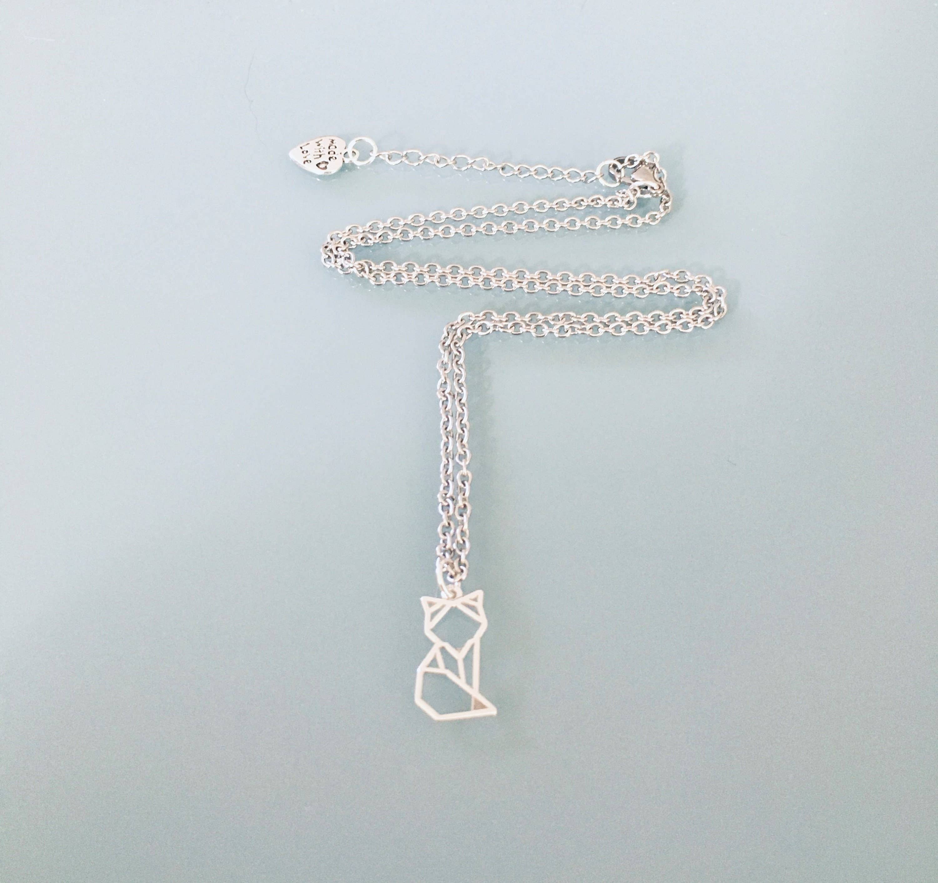 Collar de zorro plateado