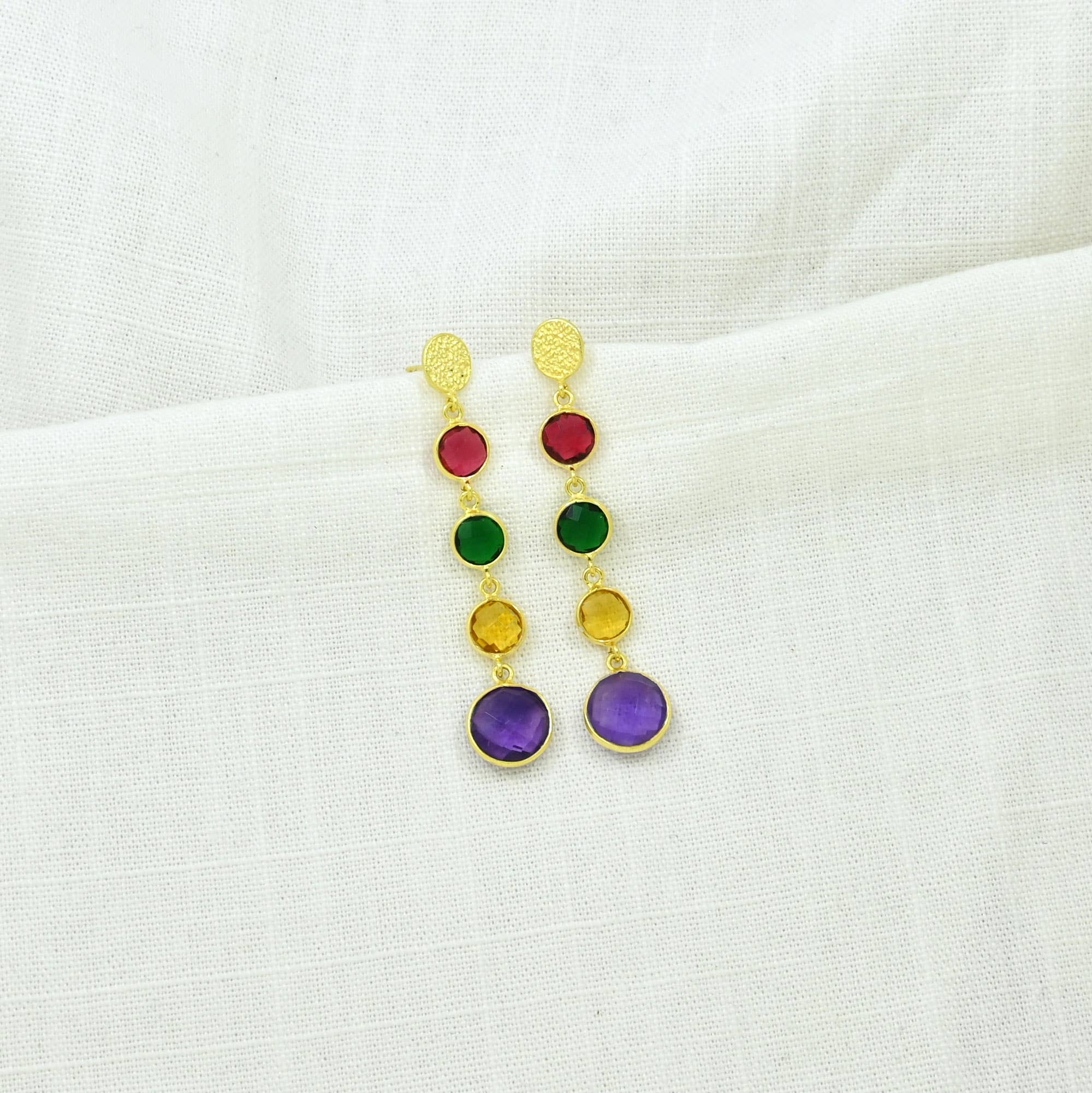 Pendiente Antonia largo con gema multicolor