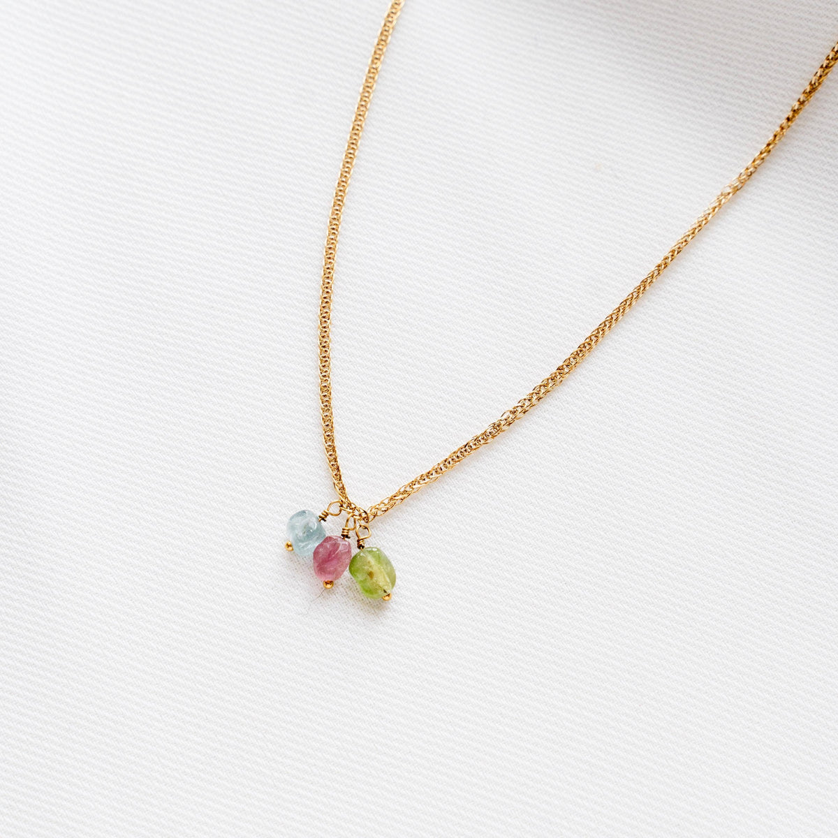 Collar de Turmalina Natural Multicolor con Colgantes en Acero Inoxidable