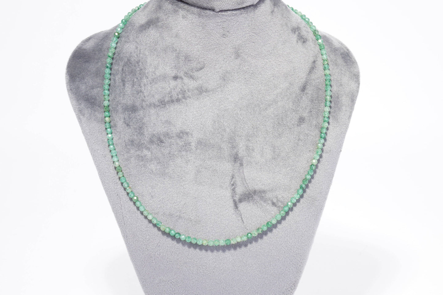 Collar de piedras preciosas de jade verde facetado de aproximadamente 3 mm con cierre de plata 925