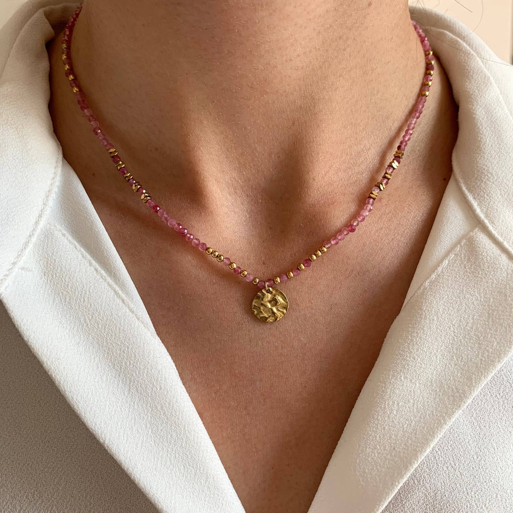 Collar de perlas de piedra natural