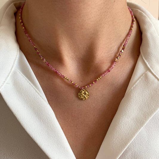 Collar de perlas de piedra natural
