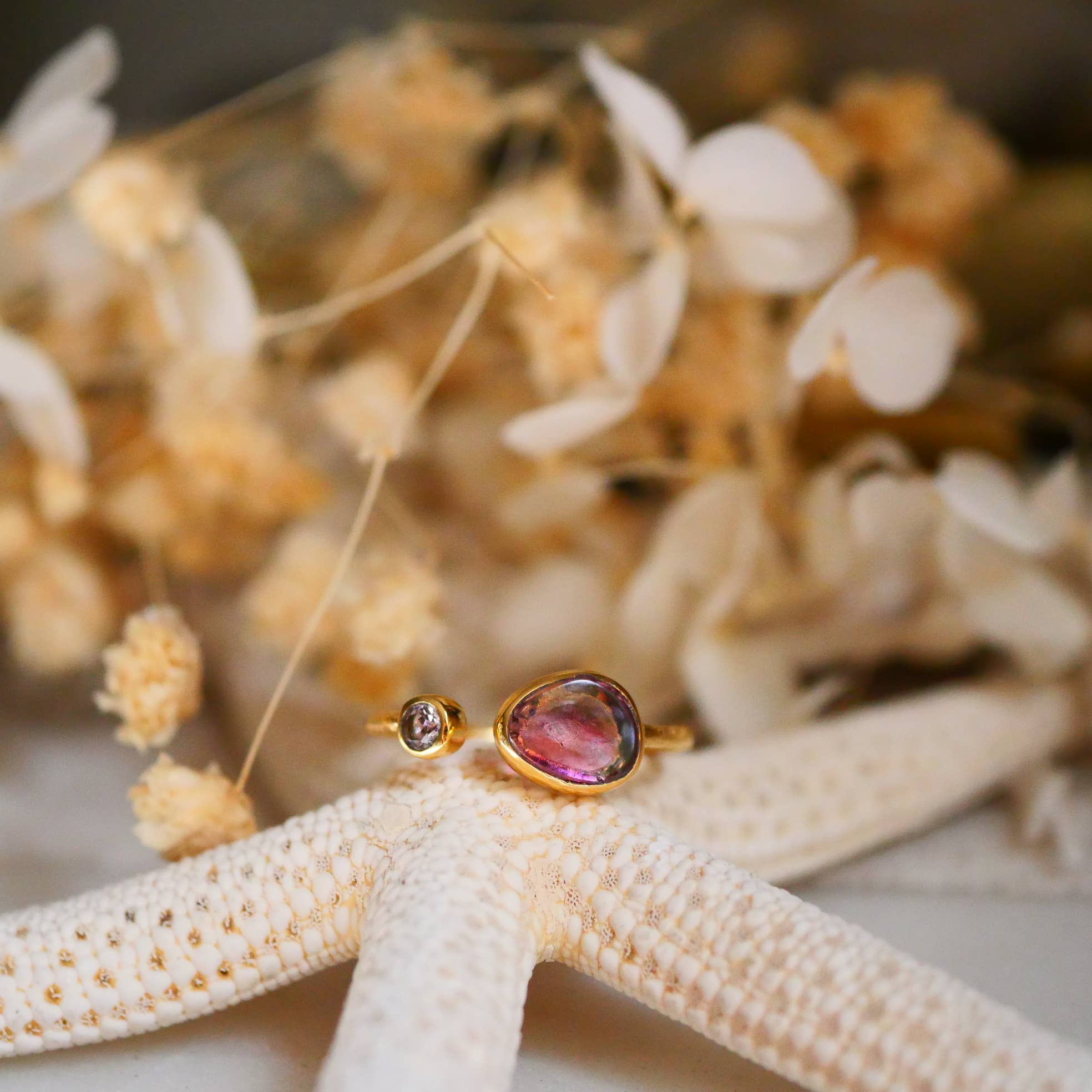 ANILLO DEVA AJUSTABLE CON TURMALINA MELÓN Y CIRCONITA