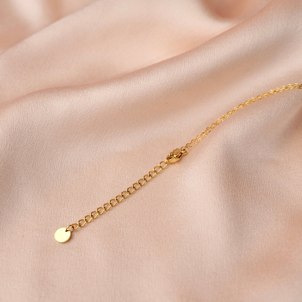 Collar delicado de perlas de agua dulce y nácar