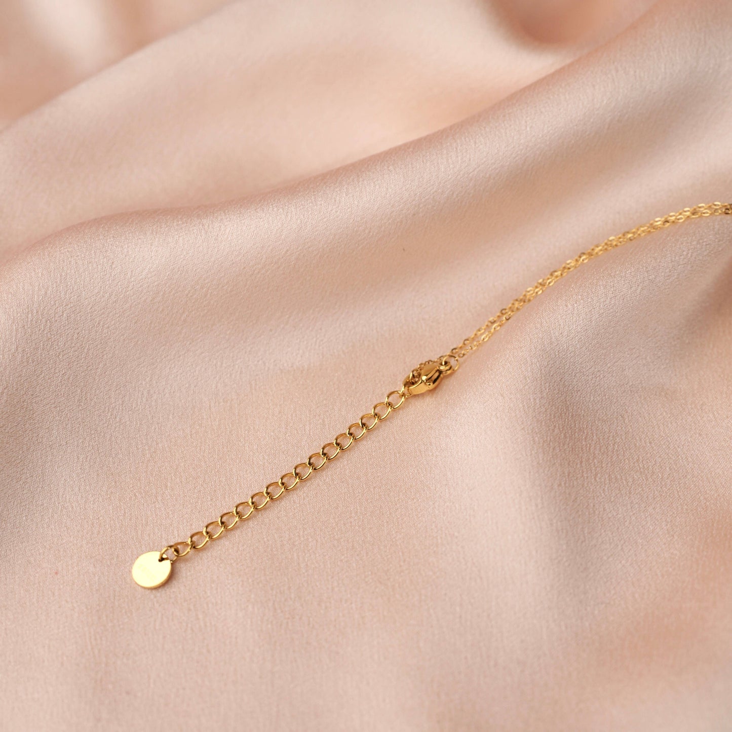 Collar para mujer con colgante de piedra labradorita y cadena fina de acero inoxidable