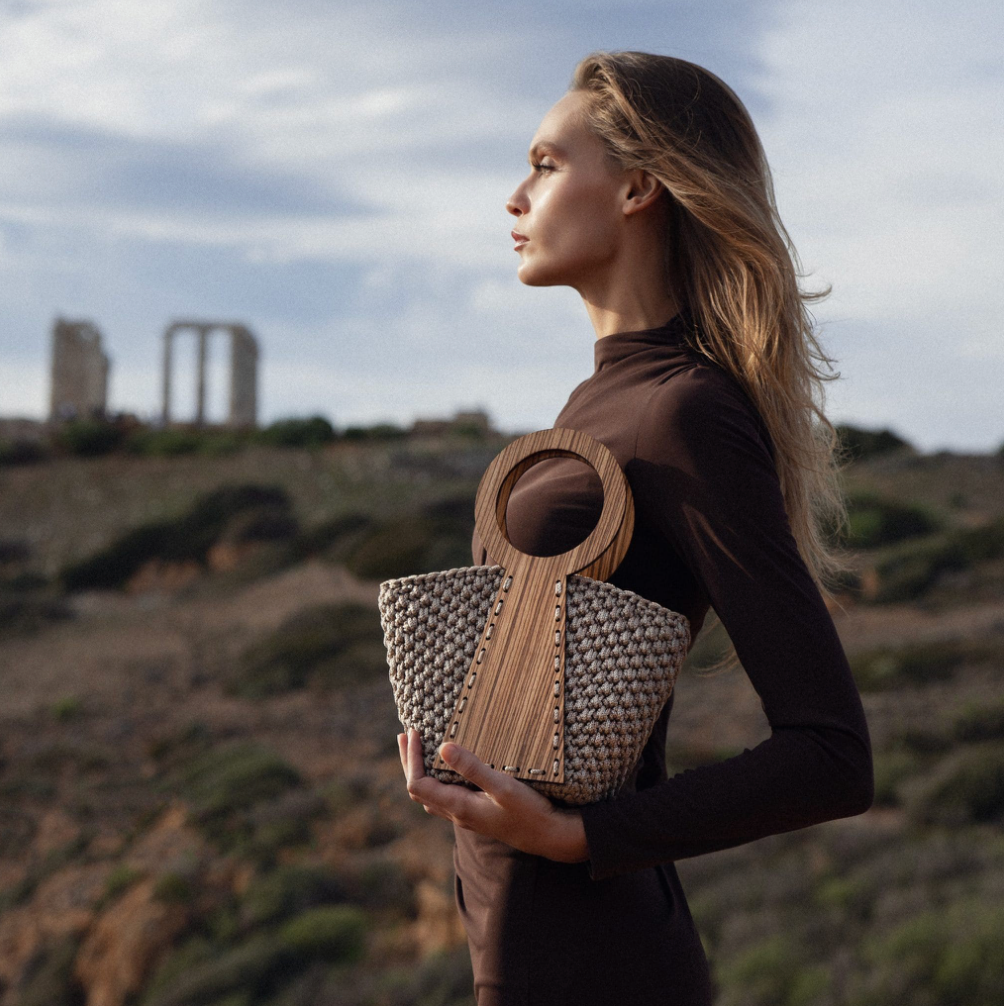 Bolso Nefele Mini con asas de madera de Zebrano
