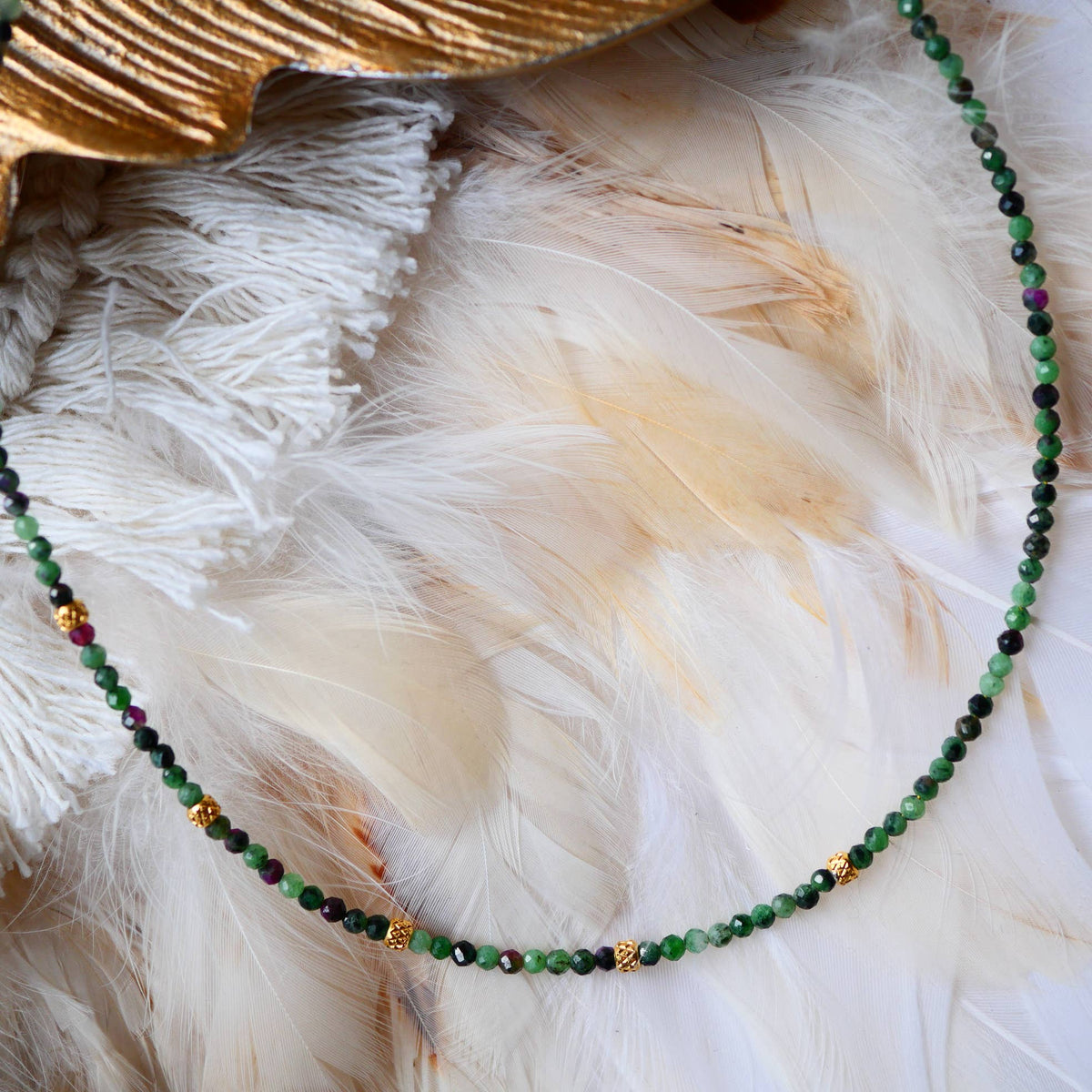 Collar PUNARJANM - lapislázuli, rubí, amazonita