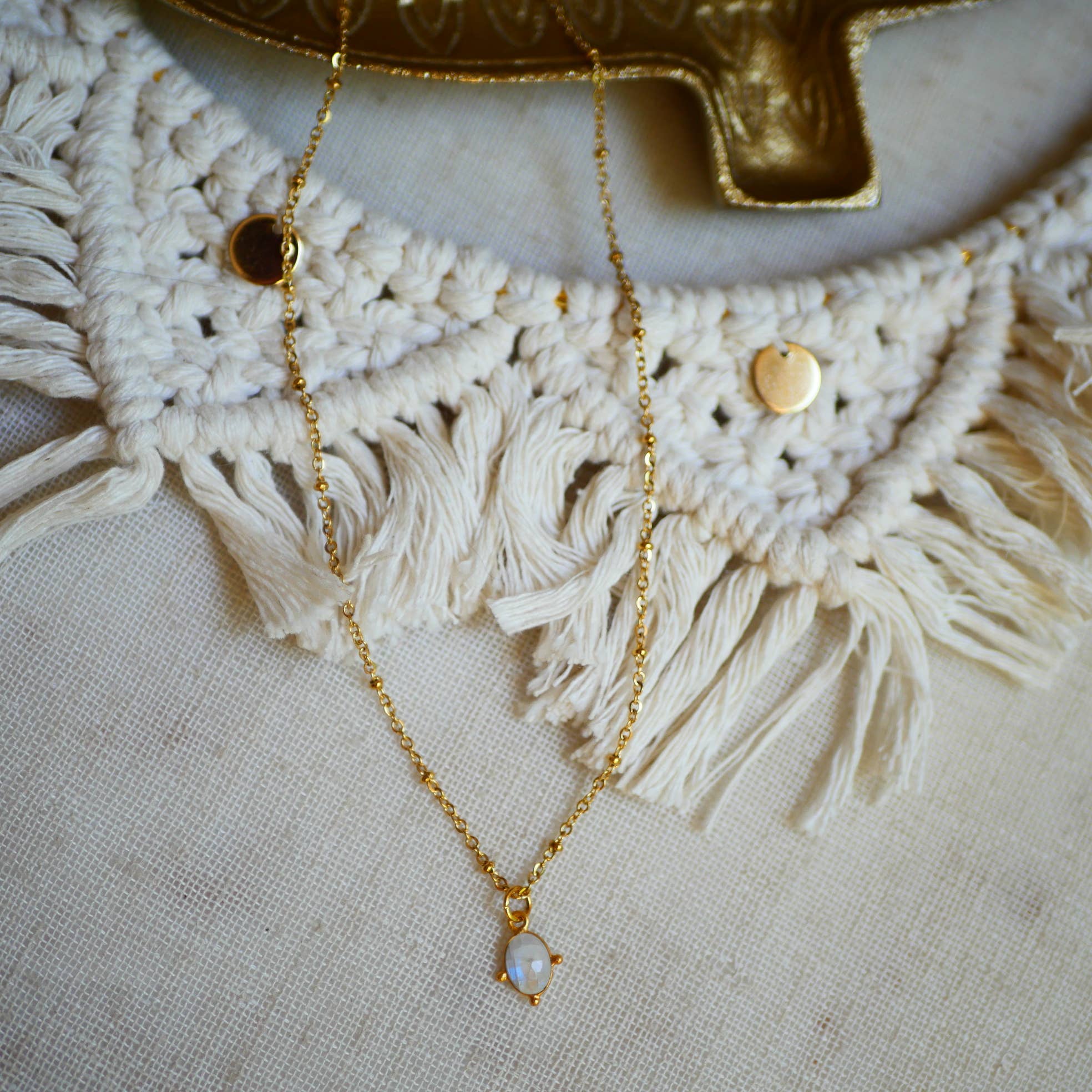 COLLAR PRAYAN DE APATITA O PIEDRA LUNAR