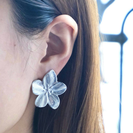 Pendientes Dania de acero inoxidable con forma de flor