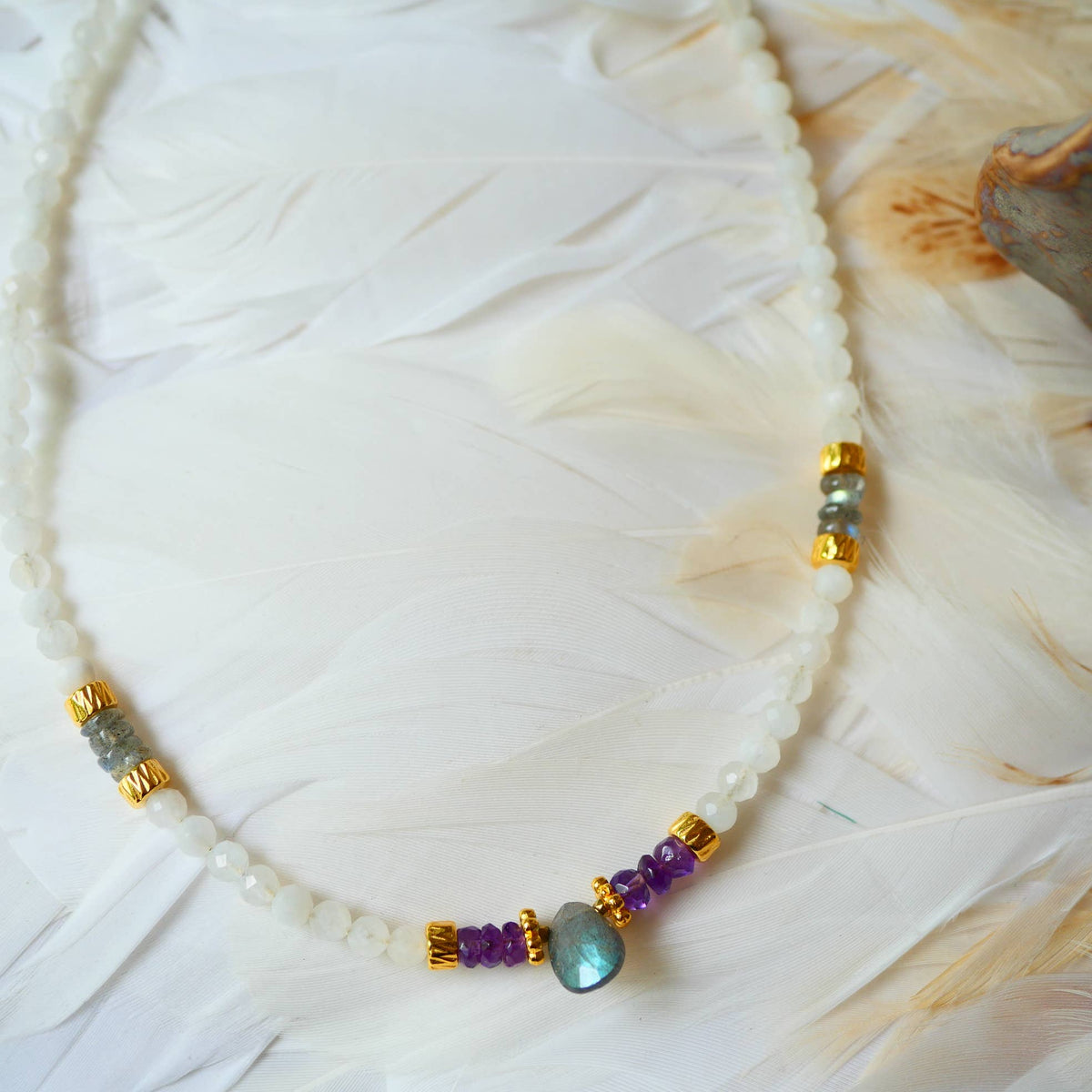 Collar de acero inoxidable con piedra lunar y labradorita - CHANADRA