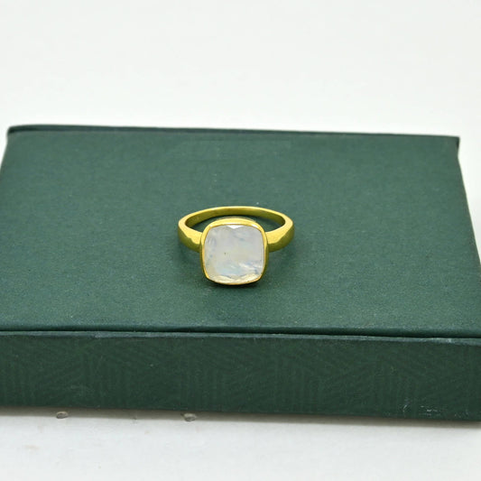 Anillo Lavinia de Plata Bañada en Oro - Piedra Lunar