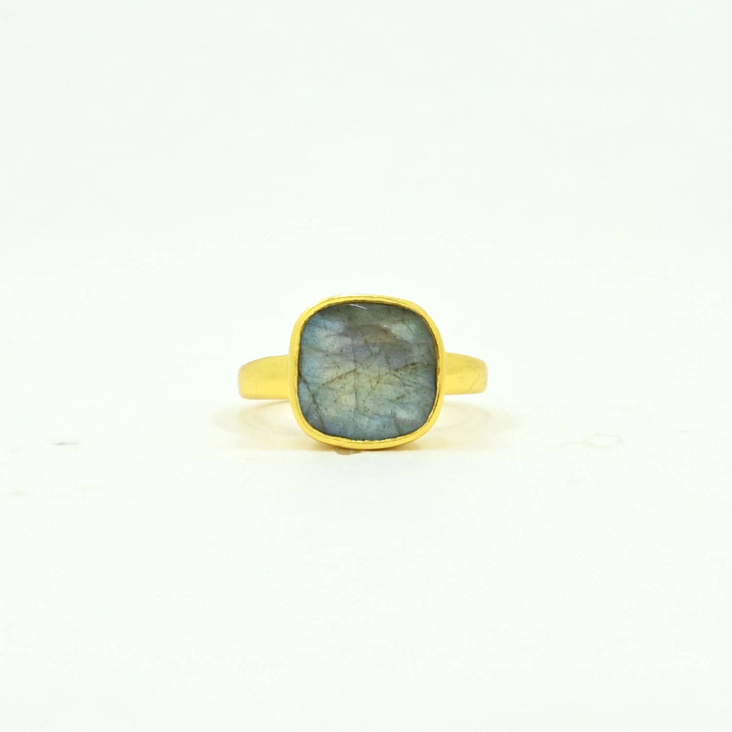Anillo Lavinia de Plata baño en Oro - Labradorita