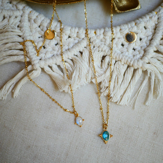 COLLAR PRAYAN DE APATITA O PIEDRA LUNAR