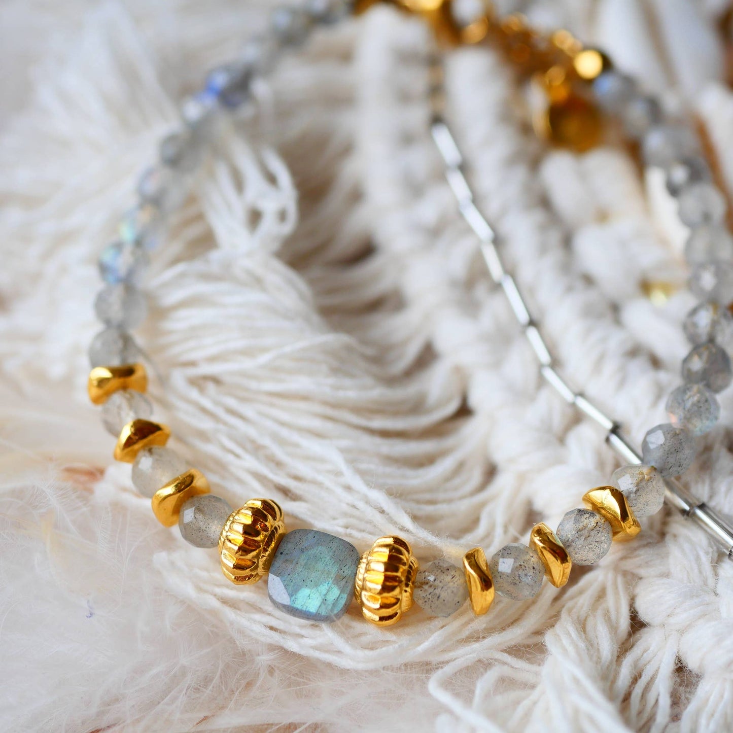 Pulsera Chips – Lapislázuli, Labradorita o Turmalina Negra