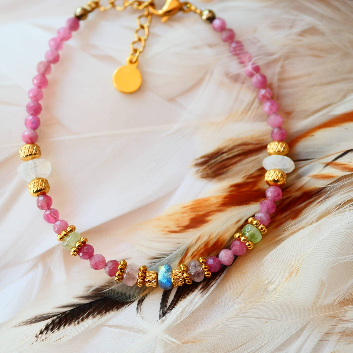 Pulsera Pallav de Turmalina Rosa, Piedra Luna Arcoíris y Turmalina Verde