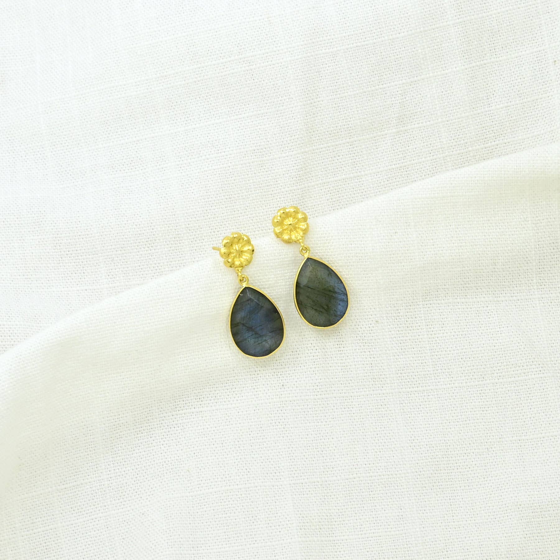 Pendiente con forma de girasol  plata 925, bañados en oro - Labradorita