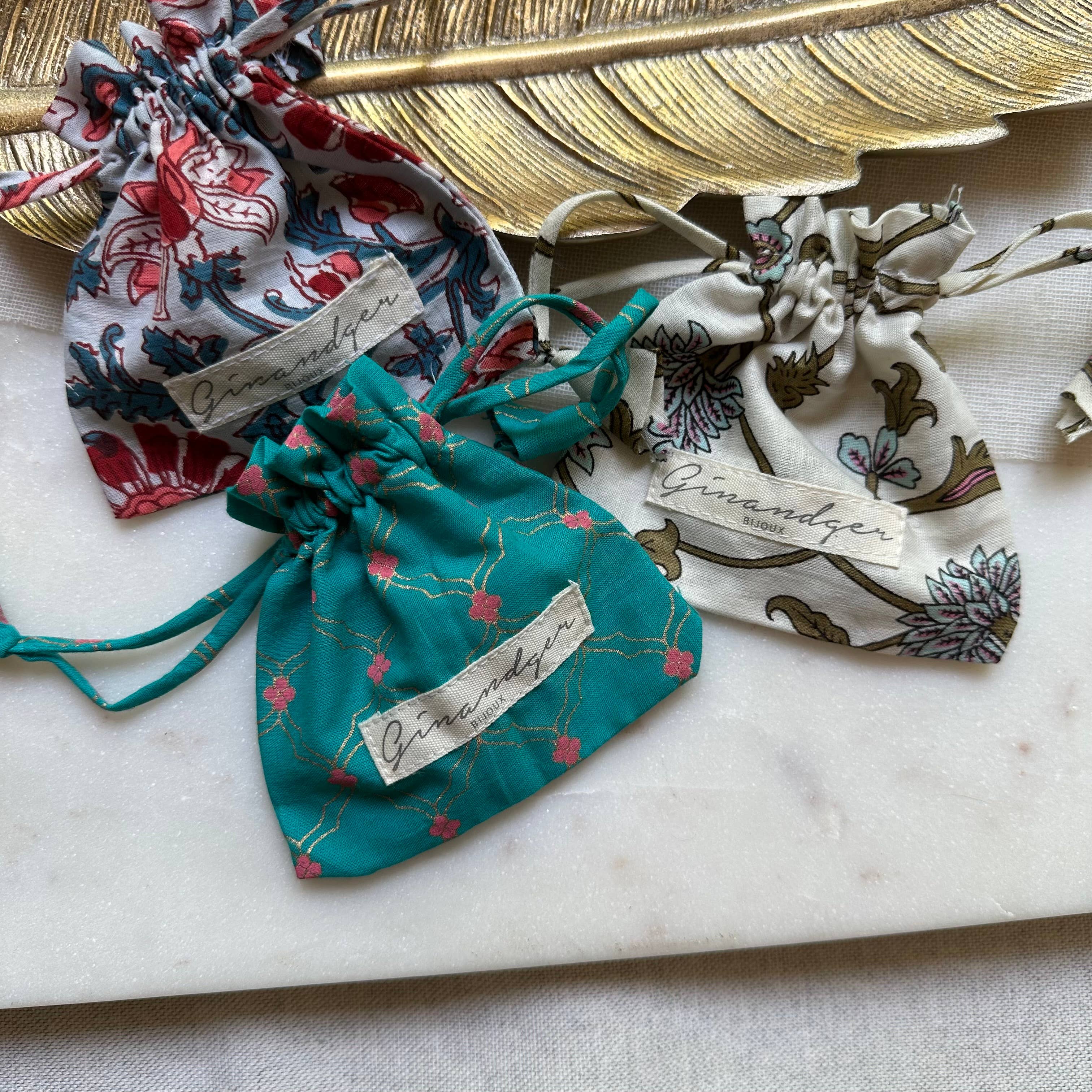 PULSERA NIRNAAN GRANATE