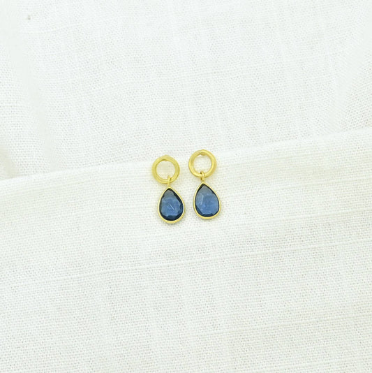 Pendientes Circle Post de plata chapada en oro 925 - Iolita azul