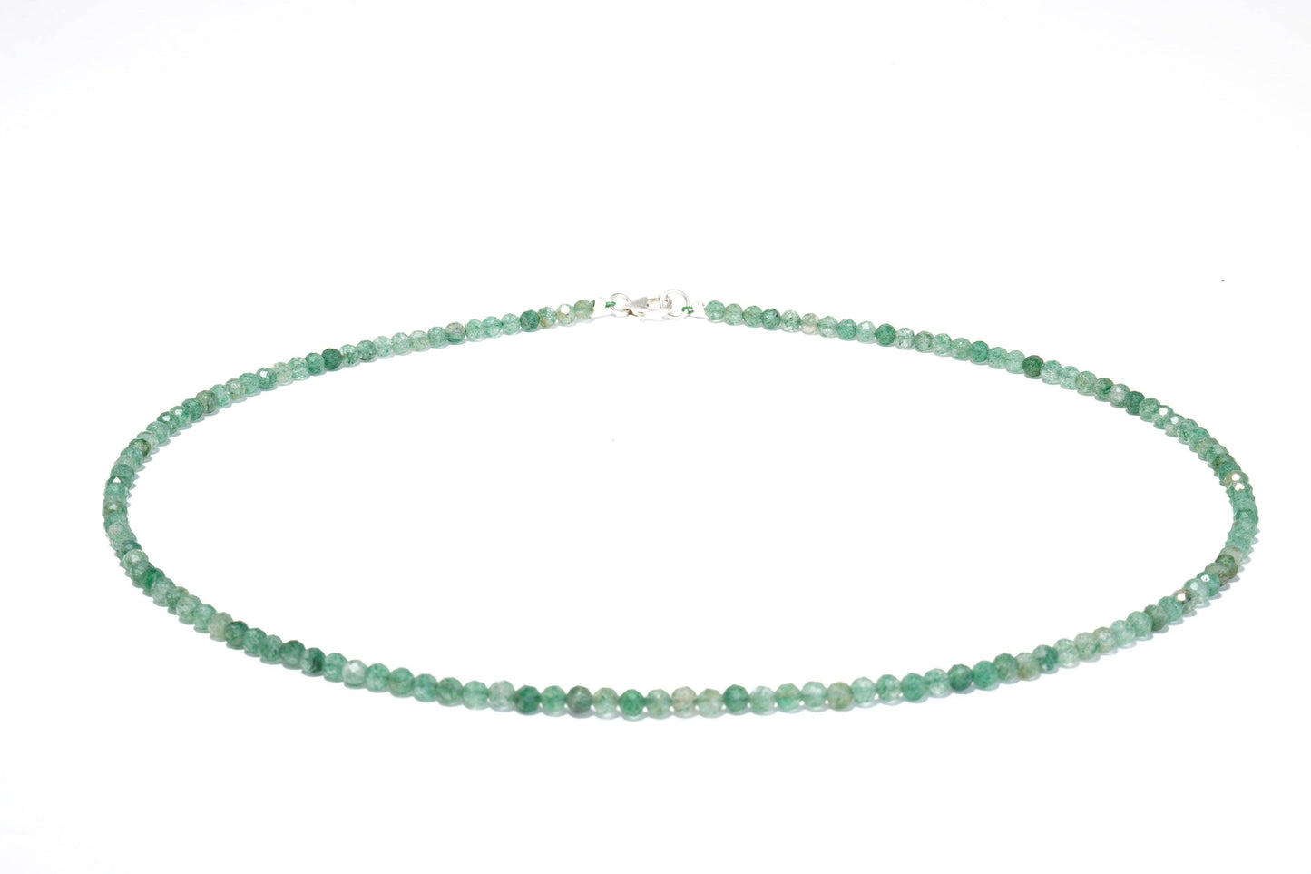 Collar de piedras preciosas de jade verde facetado de aproximadamente 3 mm con cierre de plata 925