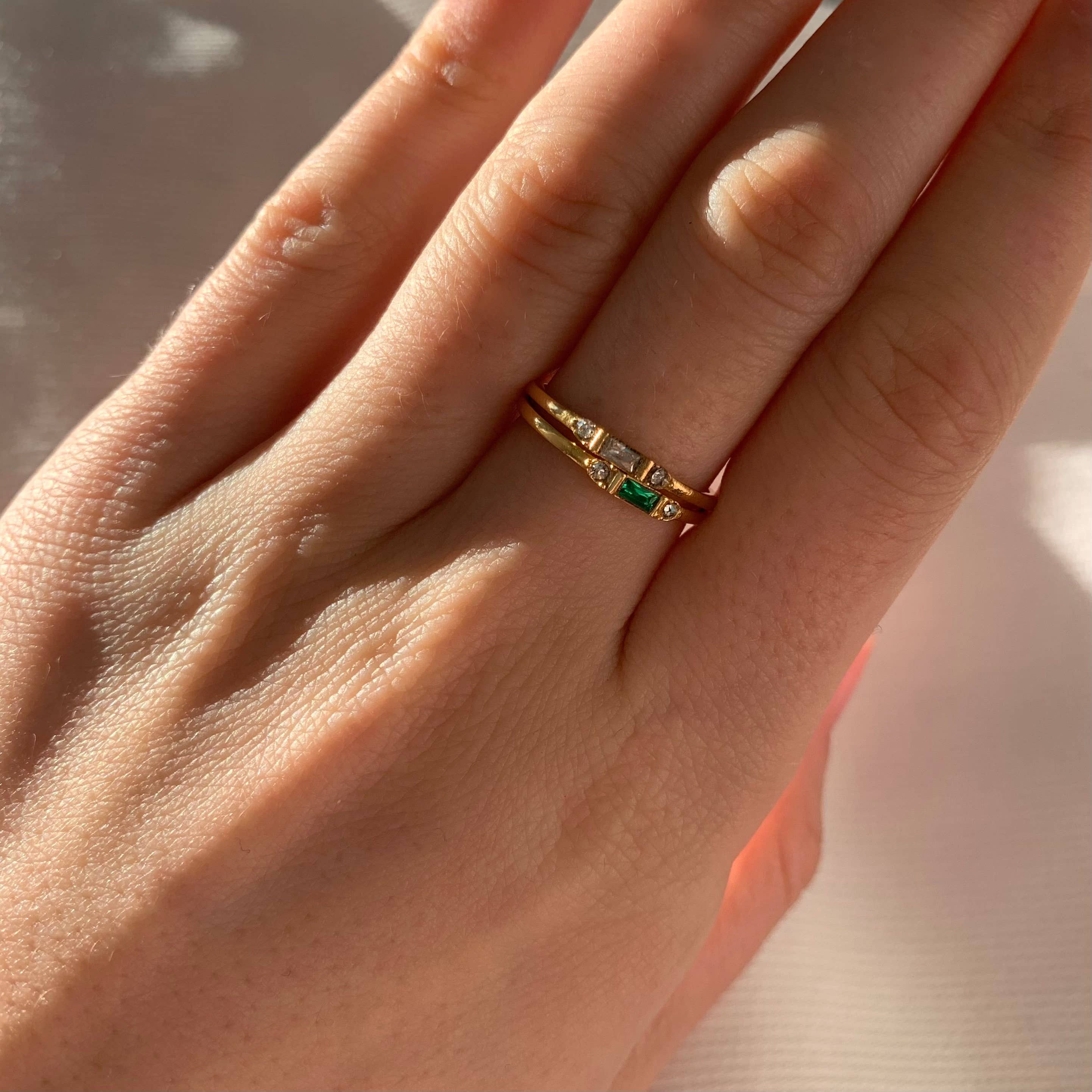 Anillo de circonita rectangular de acero inoxidable para mujer