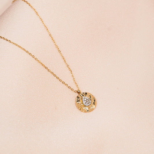 Collar Colgante Redondo con Circonitas en Forma de Gota