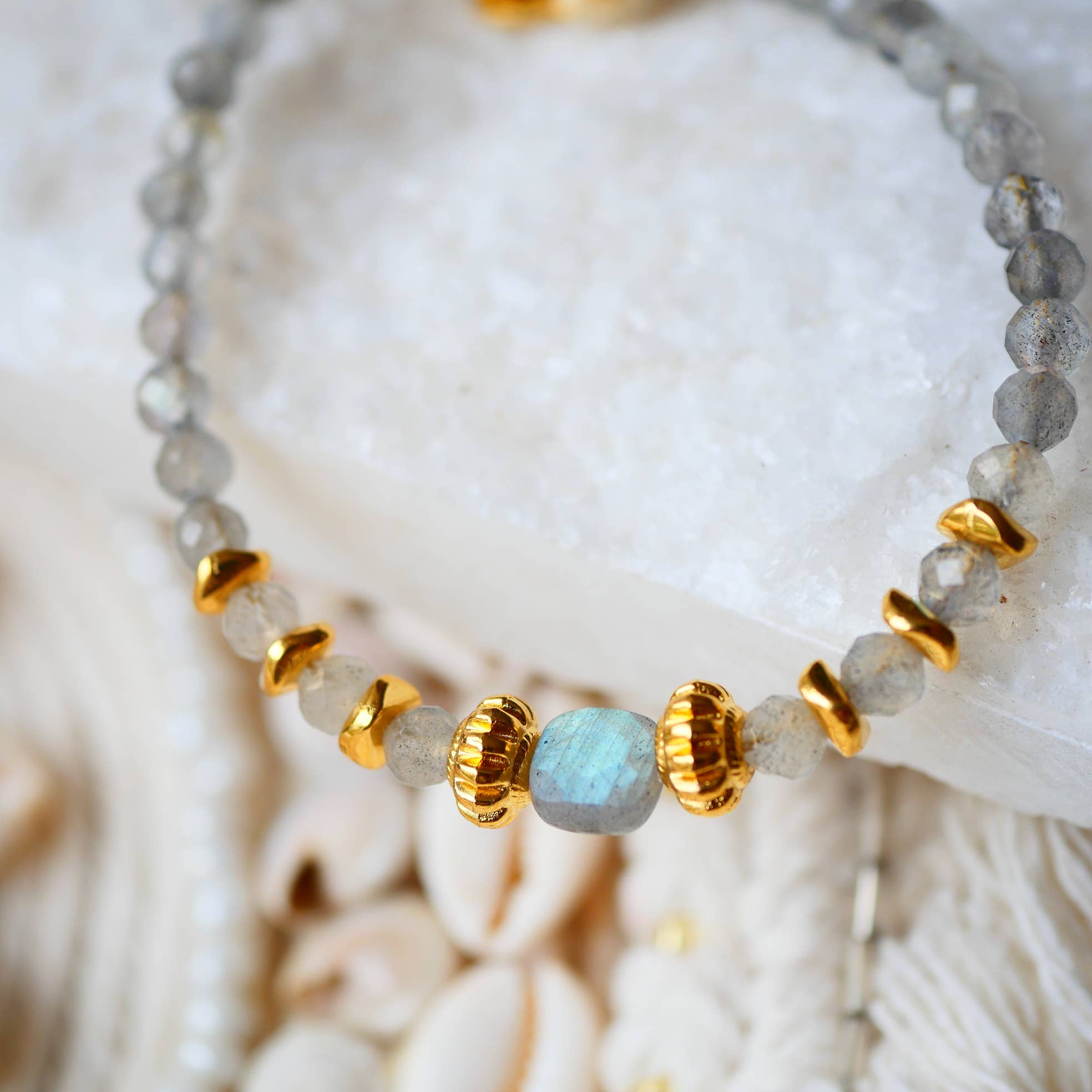 Pulsera Chips – Lapislázuli, Labradorita o Turmalina Negra