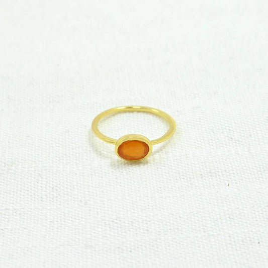Anillo de piedras preciosas ovaladas, plata y cornalina naranja
