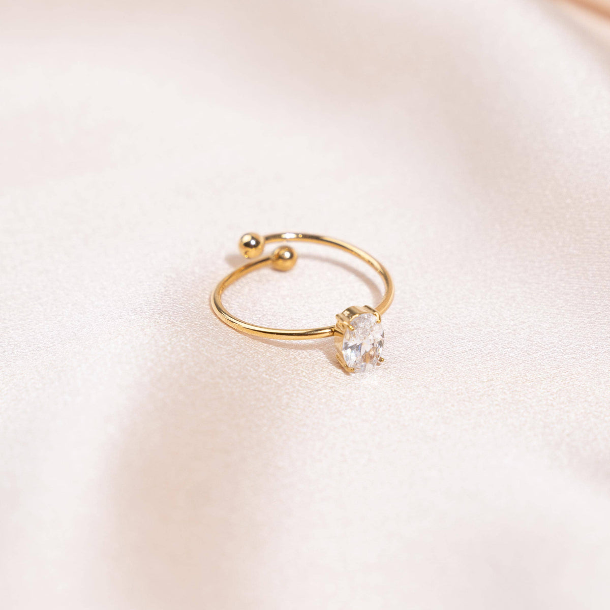 Anillo solitario ovalado de circonio / anillo ajustable